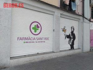 Graffiti Farmacia Sant Roc Persiana Jubilada Banksy 300x100000